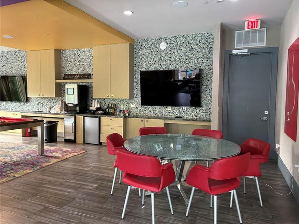 1900 Barton Springs RD 2002, Austin TX 78704