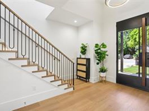 2010 Meadowridge DR, Austin TX 78704