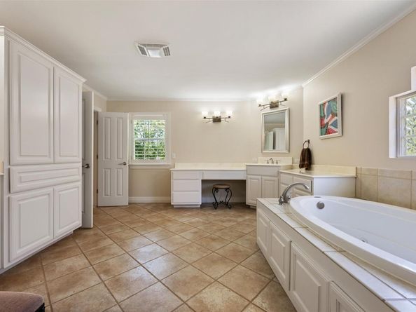 6425 Yaupon DR, Austin TX 78759