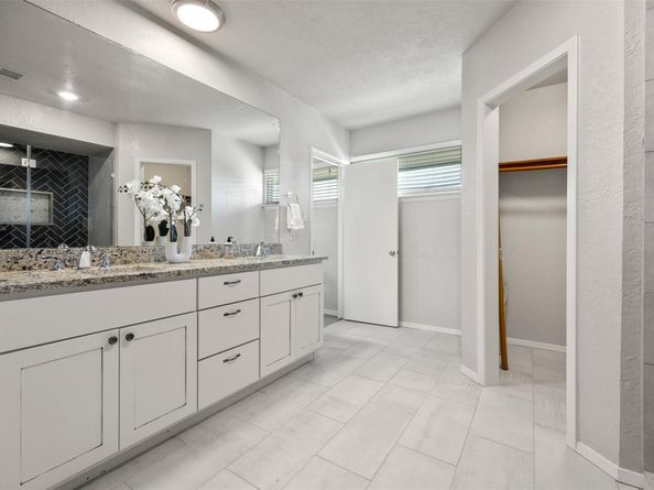 1910 Walsh DR, Round Rock TX 78681
