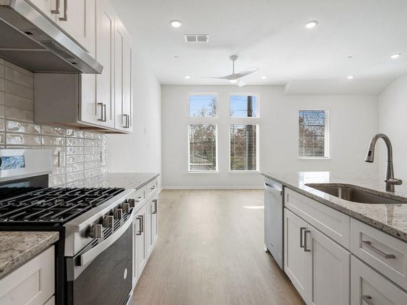 200 W 56th ST 1103, Austin TX 78751