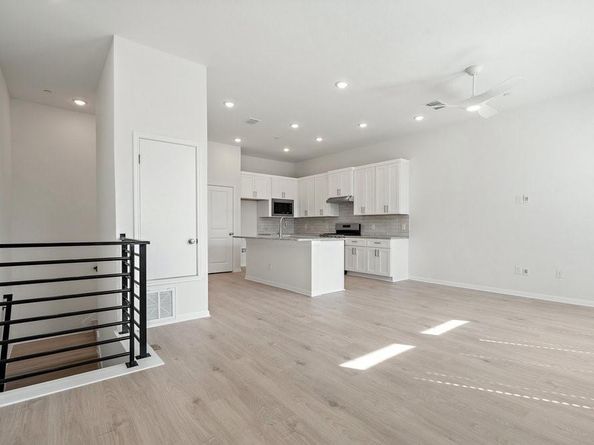 200 W 56th ST 1103, Austin TX 78751