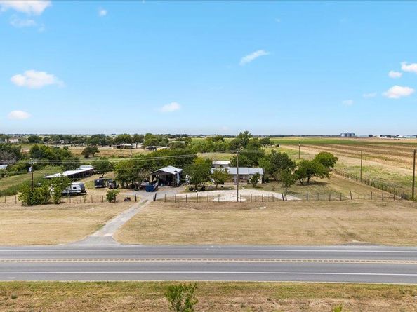 19016 Fm 973 N, Coupland TX 78615