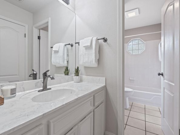 409 Explorer, Lakeway TX 78734