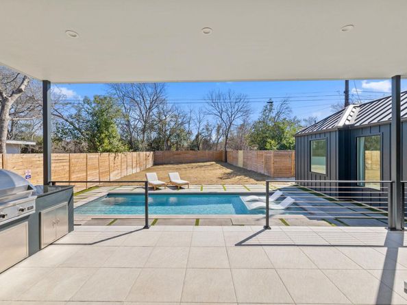 3205 Dolphin DR, Austin TX 78704