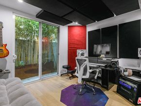 6733 W Hepburn Way, Los Angeles CA 90038