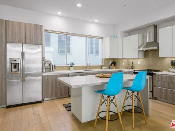 6733 W Hepburn Way, Los Angeles CA 90038