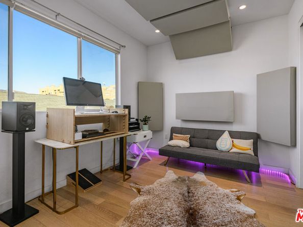 6733 W Hepburn Way, Los Angeles CA 90038