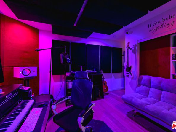 6733 W Hepburn Way, Los Angeles CA 90038