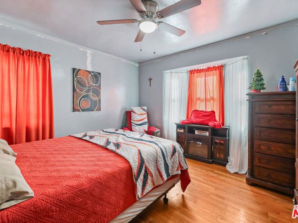 122 W 69th Street, Los Angeles CA 90003