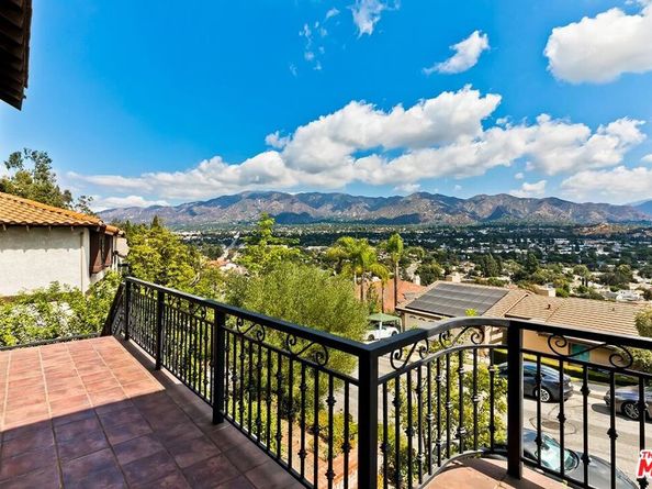 3417 Oakmont View Drive, Glendale CA 91208