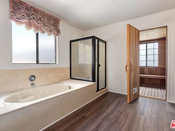 3417 Oakmont View Drive, Glendale CA 91208