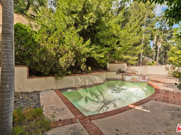 3417 Oakmont View Drive, Glendale CA 91208