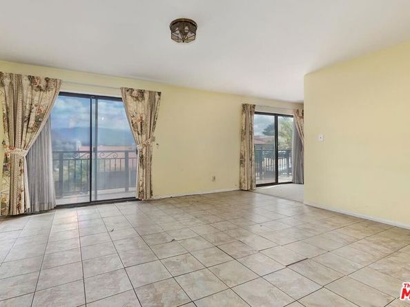 3417 Oakmont View Drive, Glendale CA 91208