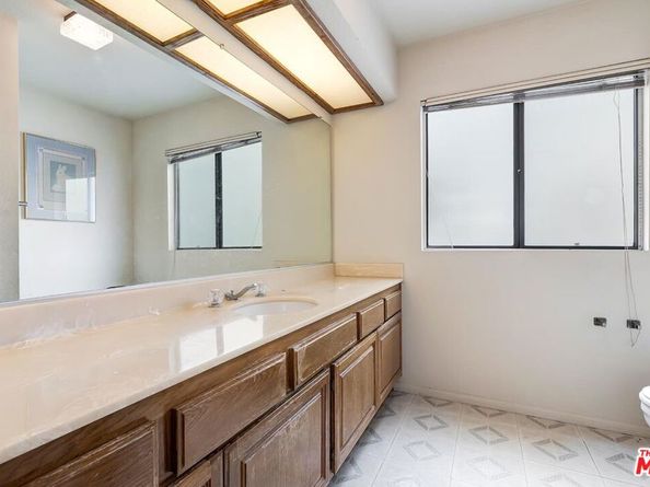 3417 Oakmont View Drive, Glendale CA 91208