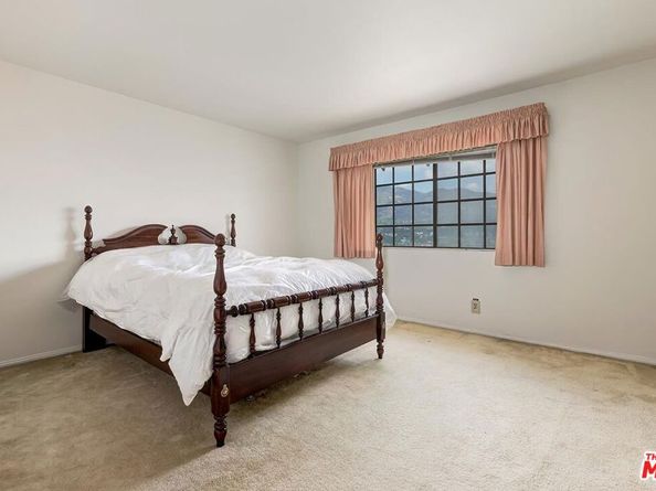 3417 Oakmont View Drive, Glendale CA 91208