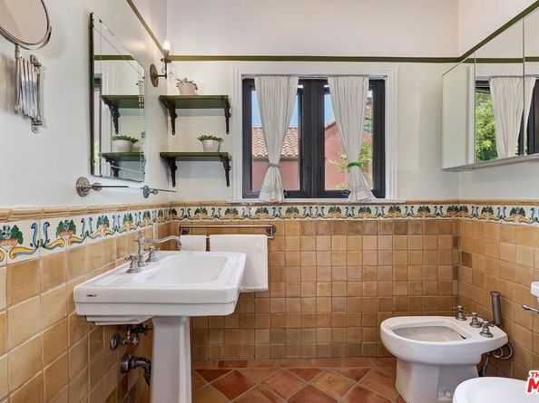 100 N Arden Boulevard, Los Angeles CA 90004