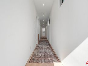 2000 Walnut Avenue, Venice CA 90291