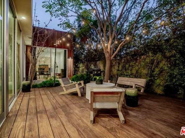 2000 Walnut Avenue, Venice CA 90291