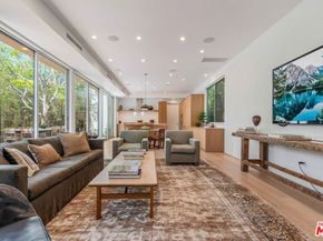 2000 Walnut Avenue, Venice CA 90291