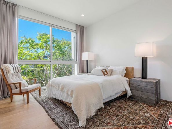 2000 Walnut Avenue, Venice CA 90291