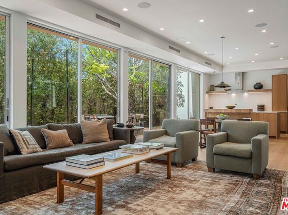 2000 Walnut Avenue, Venice CA 90291