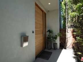 2000 Walnut Avenue, Venice CA 90291