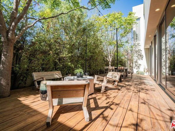 2000 Walnut Avenue, Venice CA 90291