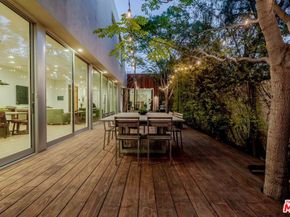 2000 Walnut Avenue, Venice CA 90291