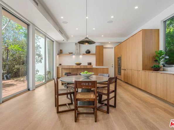 2000 Walnut Avenue, Venice CA 90291