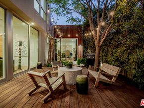 2000 Walnut Avenue, Venice CA 90291