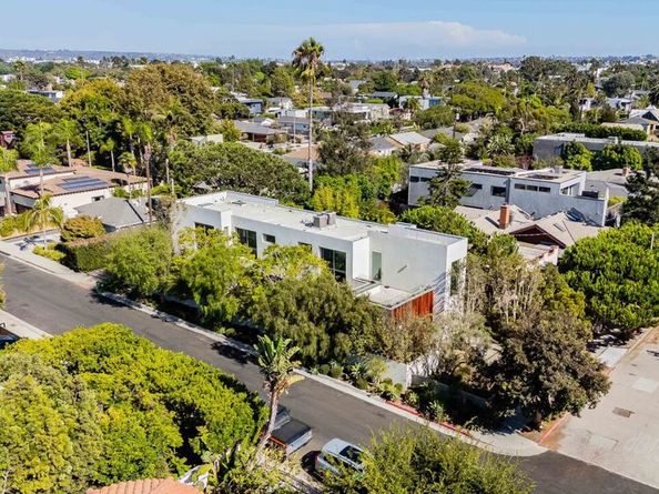 2000 Walnut Avenue, Venice CA 90291
