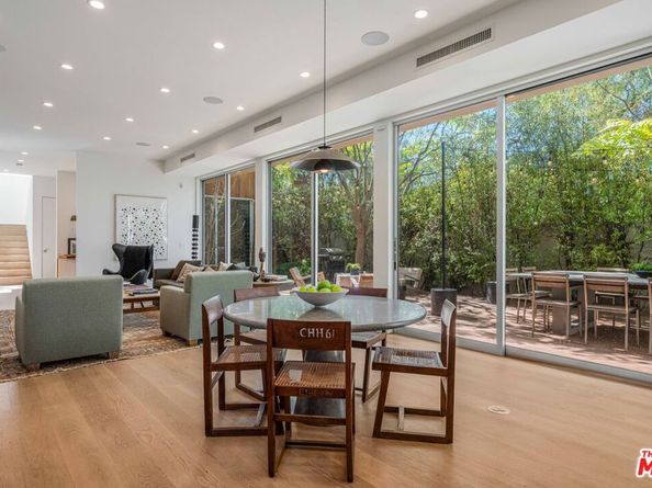 2000 Walnut Avenue, Venice CA 90291