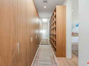 2000 Walnut Avenue, Venice CA 90291