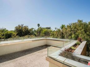 2000 Walnut Avenue, Venice CA 90291