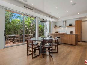 2000 Walnut Avenue, Venice CA 90291