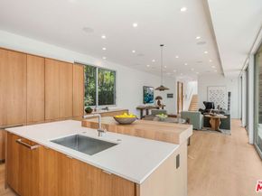 2000 Walnut Avenue, Venice CA 90291