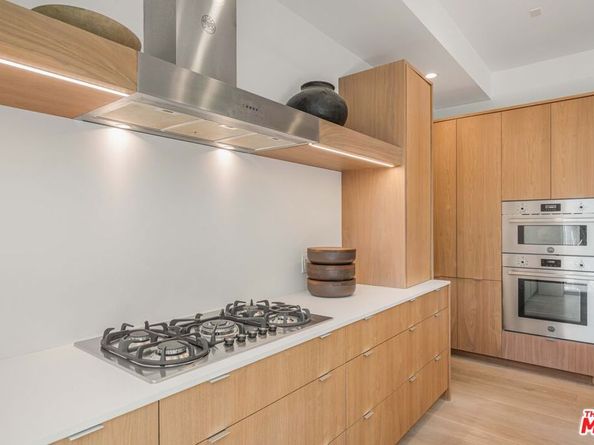 2000 Walnut Avenue, Venice CA 90291
