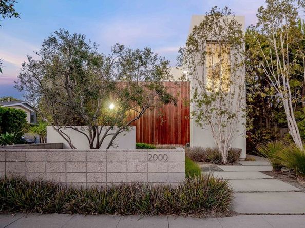 2000 Walnut Avenue, Venice CA 90291