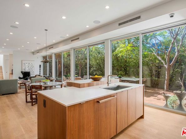 2000 Walnut Avenue, Venice CA 90291