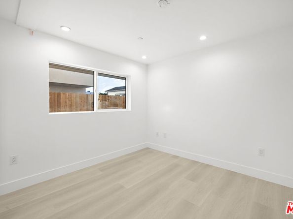 5651 Case Avenue, North Hollywood CA 91601