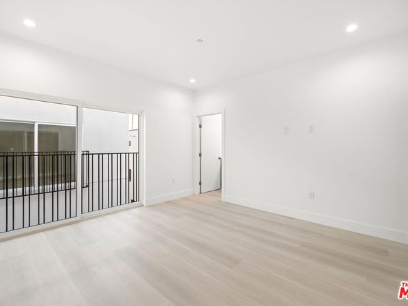 5651 Case Avenue, North Hollywood CA 91601