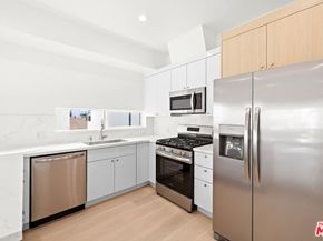 5651 Case Avenue, North Hollywood CA 91601