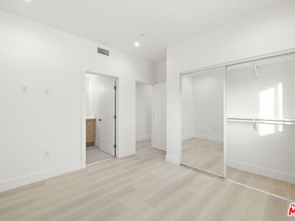 5651 Case Avenue, North Hollywood CA 91601