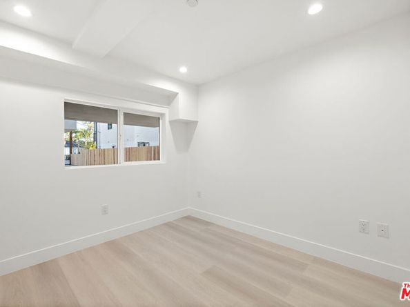 5651 Case Avenue, North Hollywood CA 91601