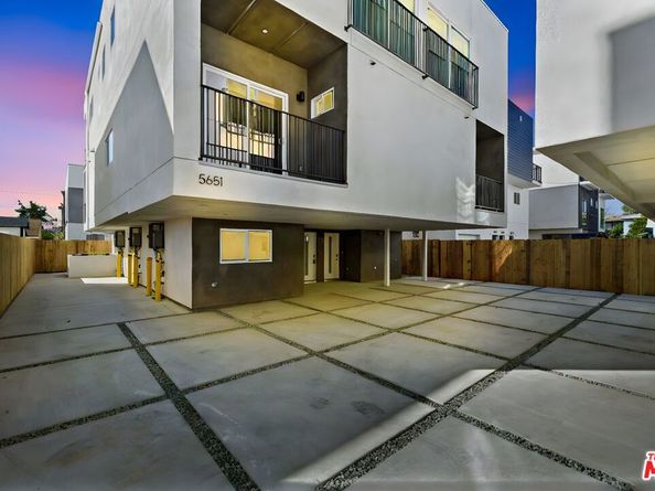 5651 Case Avenue, North Hollywood CA 91601