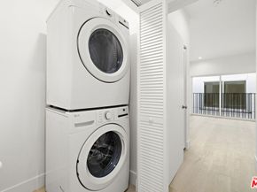 5651 Case Avenue, North Hollywood CA 91601