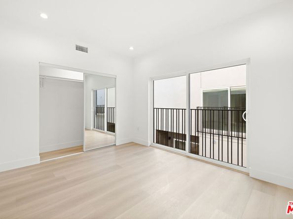 5651 Case Avenue, North Hollywood CA 91601