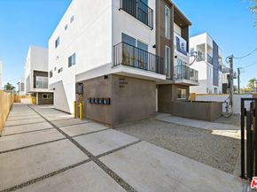 5651 Case Avenue, North Hollywood CA 91601