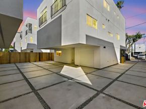 5651 Case Avenue, North Hollywood CA 91601